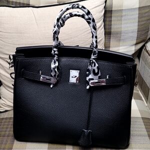 Elegant Black Leather Bag